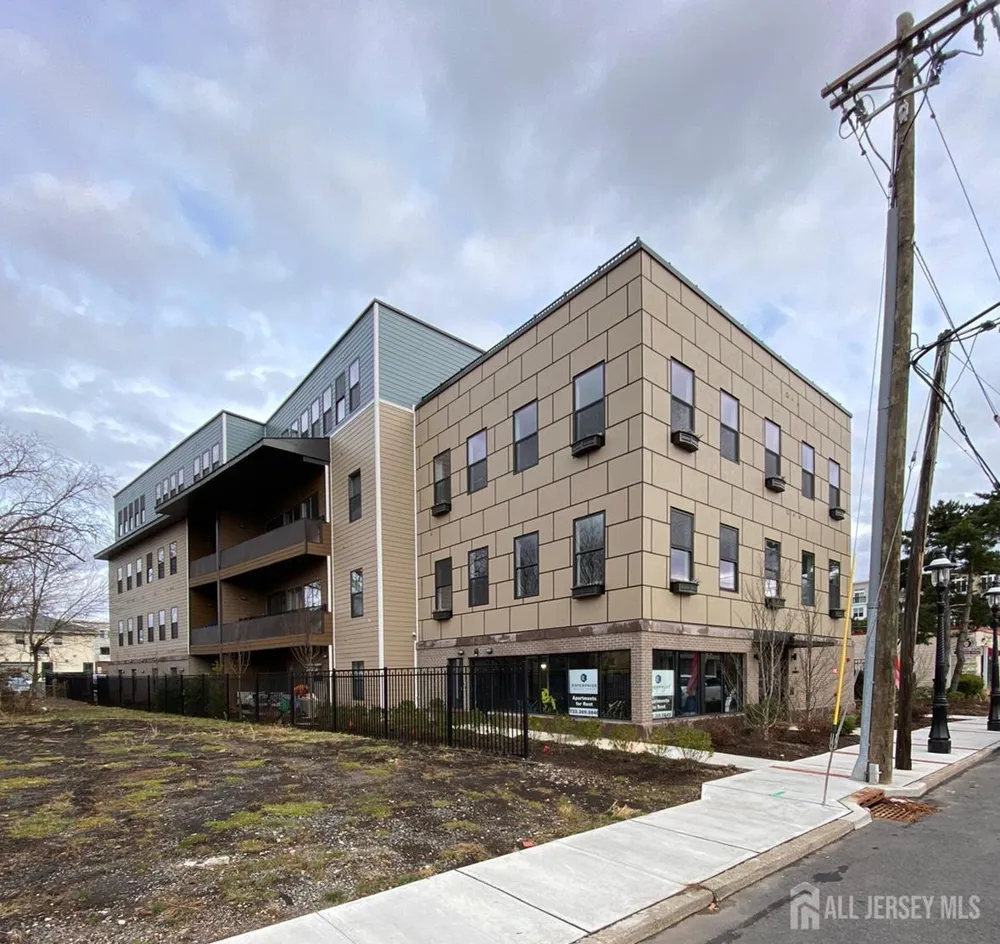 22 Center Street #203 Metuchen, NJ 08840