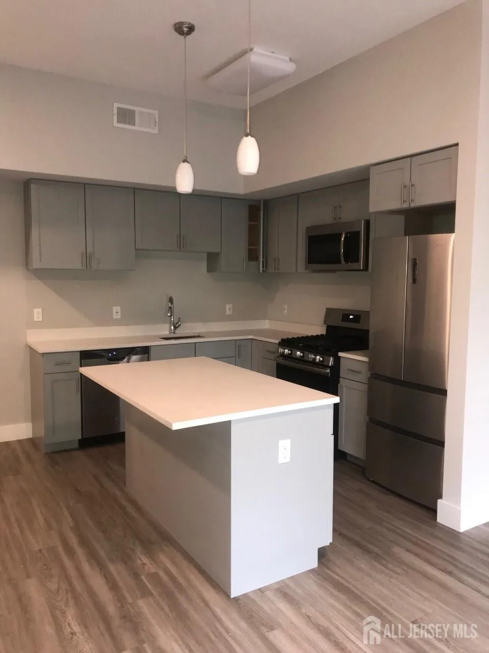 22 Center Street #203 Metuchen, NJ 08840