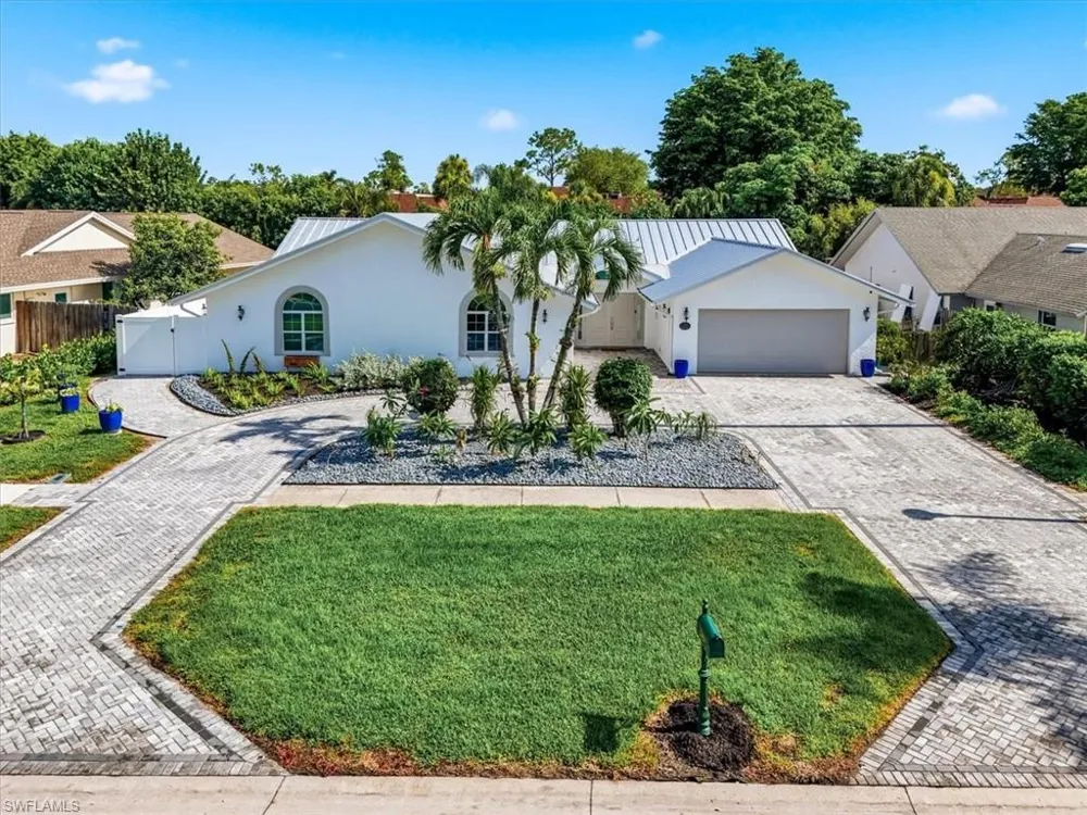 2467 Pine Woods Circle #3 Naples, FL 34105