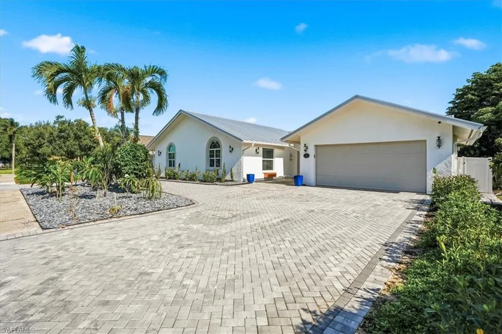 2467 Pine Woods Circle #3 Naples, FL 34105