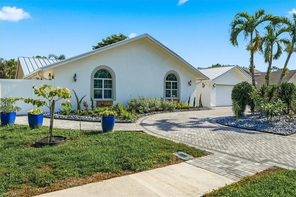 2467 Pine Woods Circle #3 Naples, FL 34105