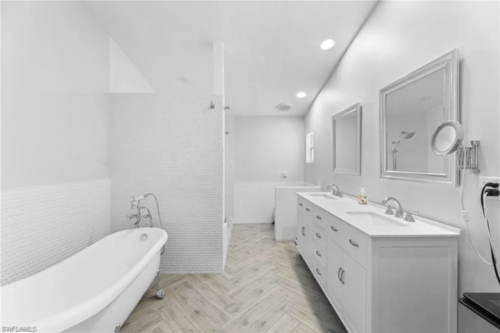 2467 Pine Woods Circle #3 Naples, FL 34105