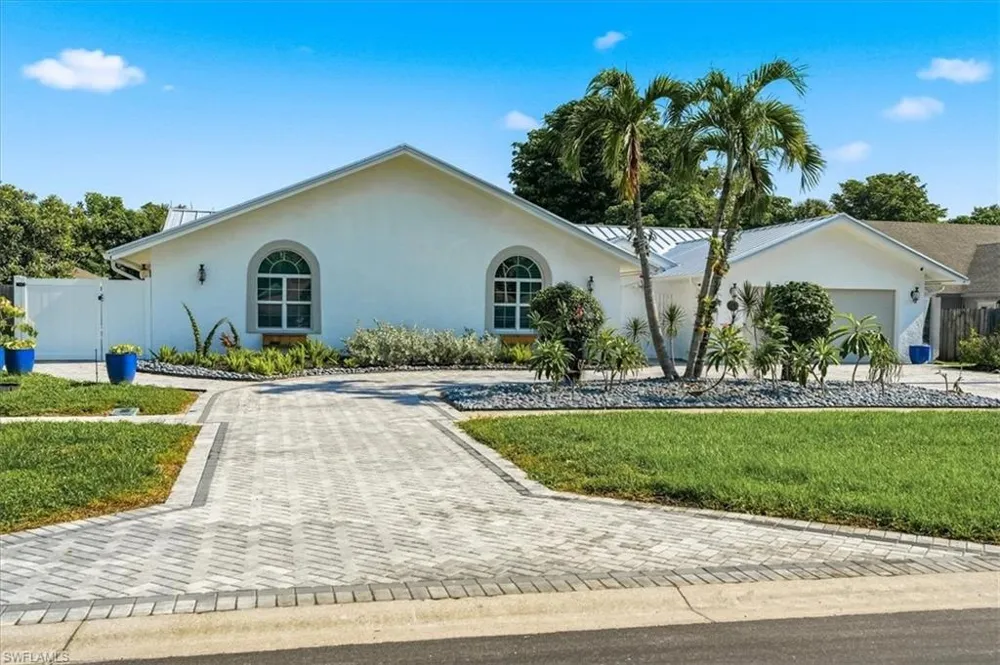 2467 Pine Woods Circle #3 Naples, FL 34105