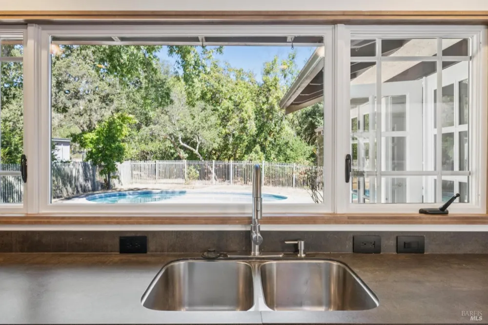 18943 Spring Drive Sonoma, CA 95476