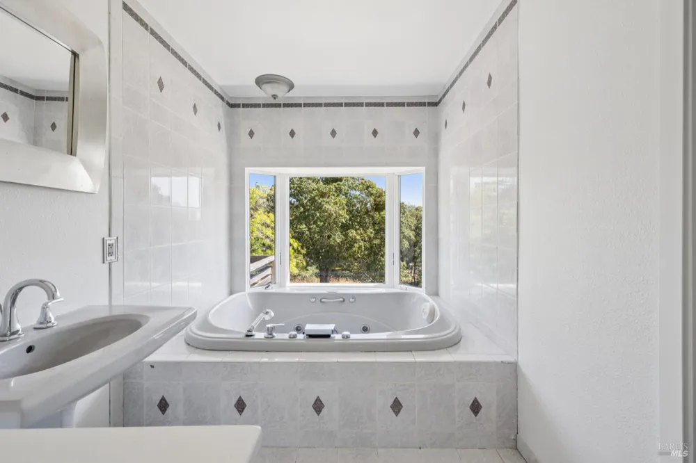 18943 Spring Drive Sonoma, CA 95476
