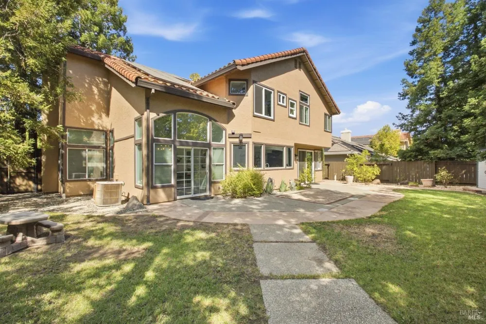 512 Canyon Oak Drive Vacaville, CA 95688