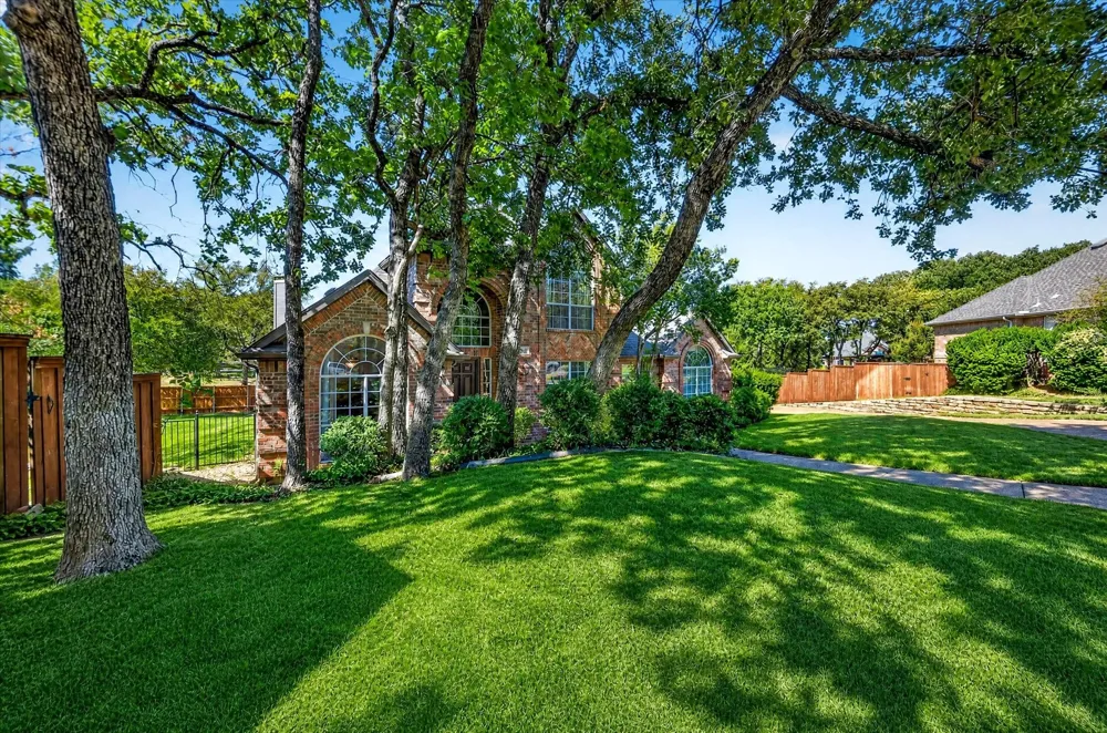 2830 Woodhollow Court Highland Village, TX 75077