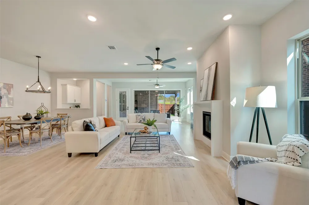 2085 Pine Grove Lane Arlington, TX 76005