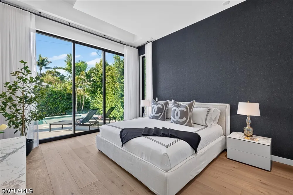 7TH AVENUE Naples, FL 34102