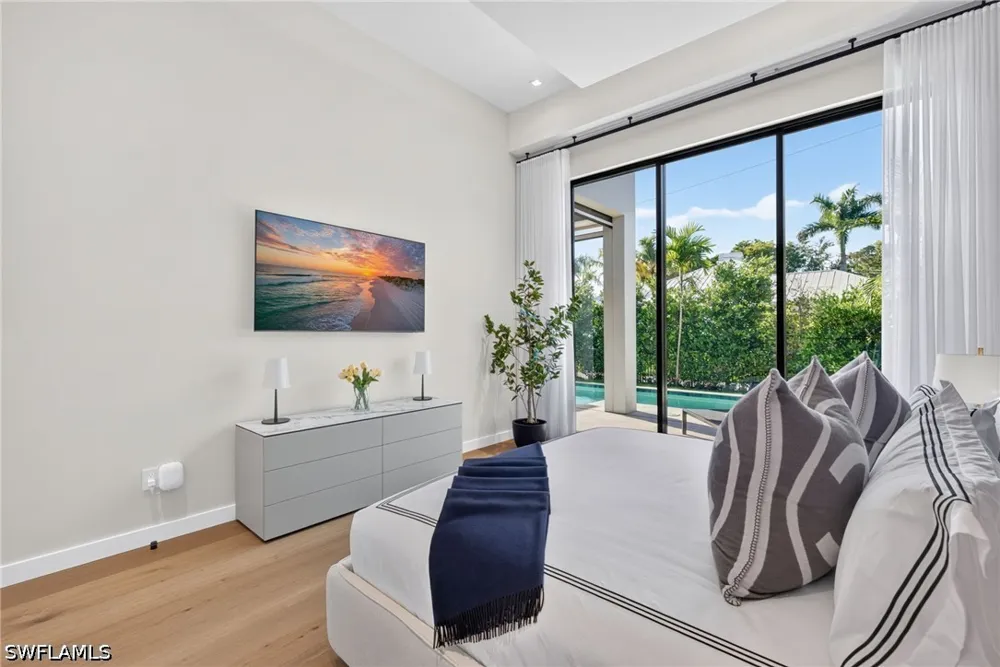 7TH AVENUE Naples, FL 34102