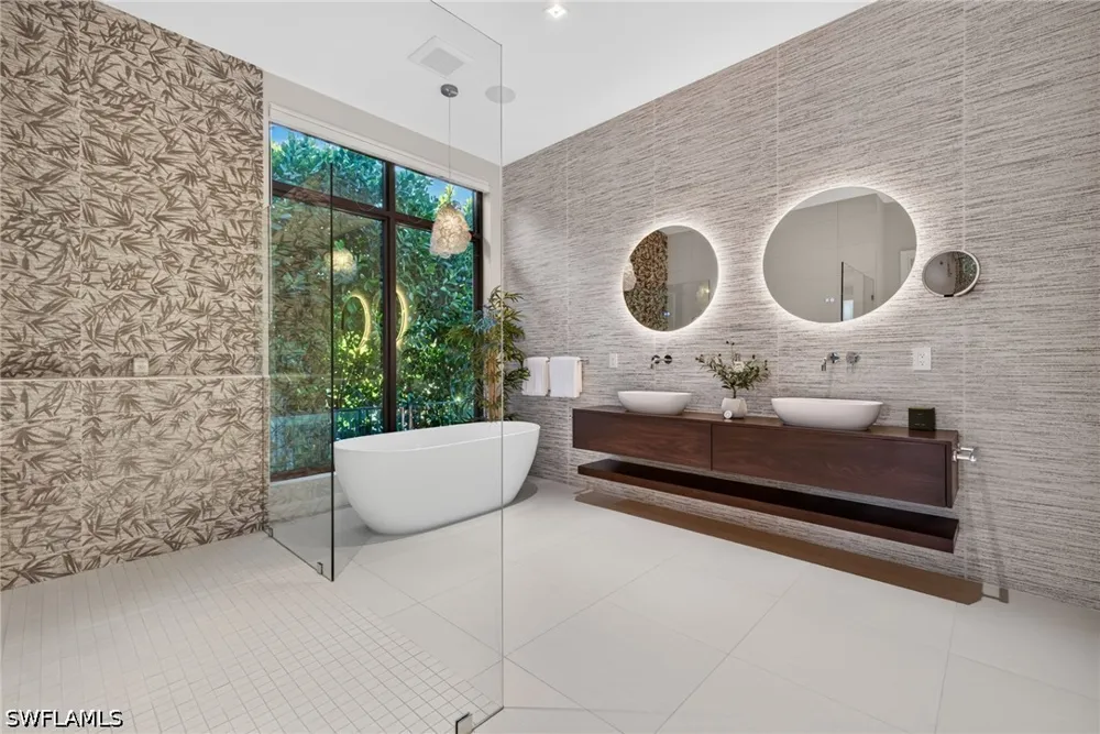 7TH AVENUE Naples, FL 34102