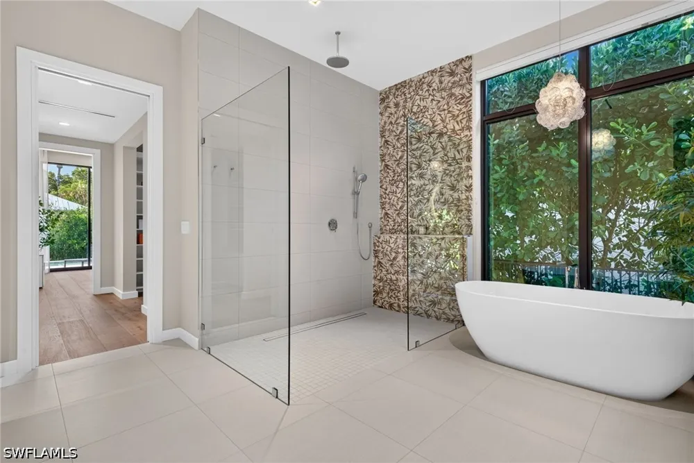 7TH AVENUE Naples, FL 34102
