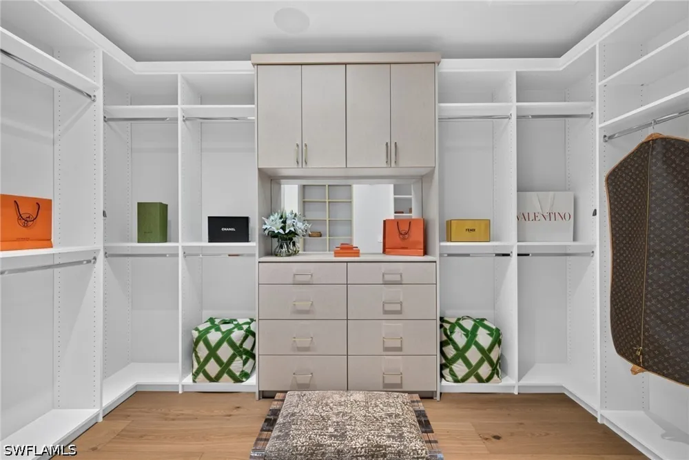 7TH AVENUE Naples, FL 34102
