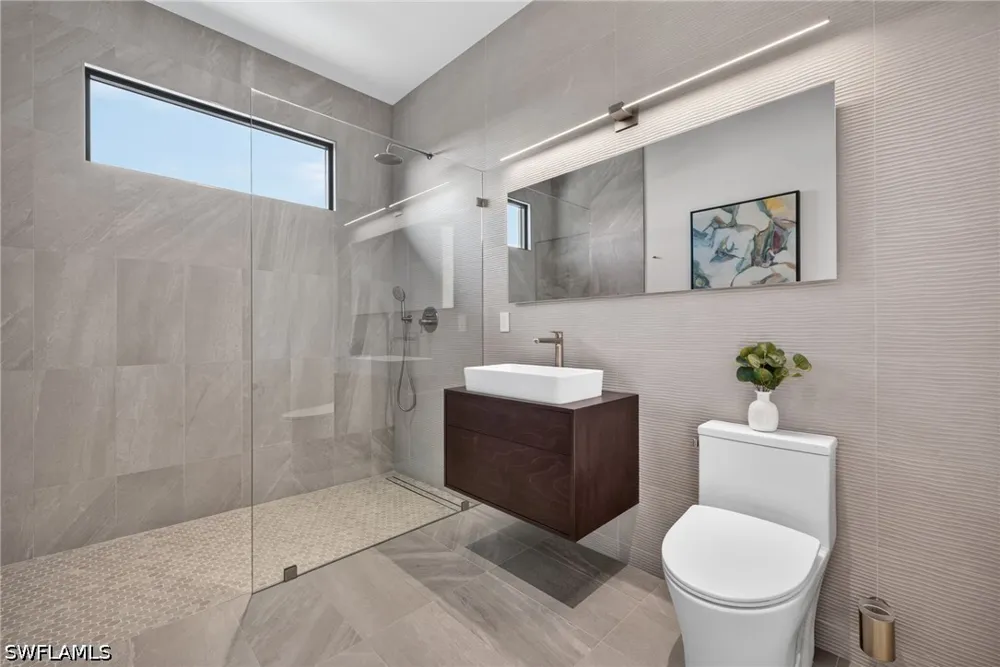 7TH AVENUE Naples, FL 34102