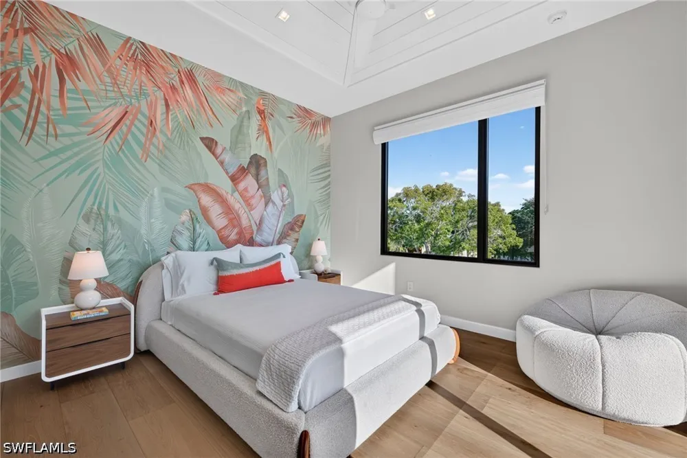 7TH AVENUE Naples, FL 34102