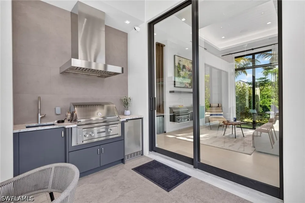 7TH AVENUE Naples, FL 34102