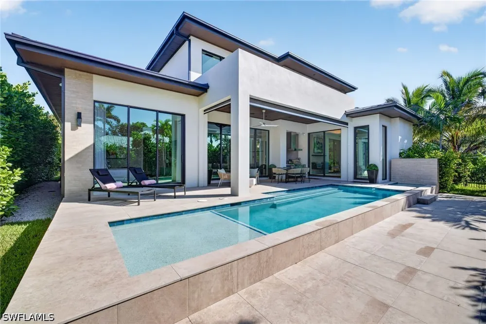 7TH AVENUE Naples, FL 34102