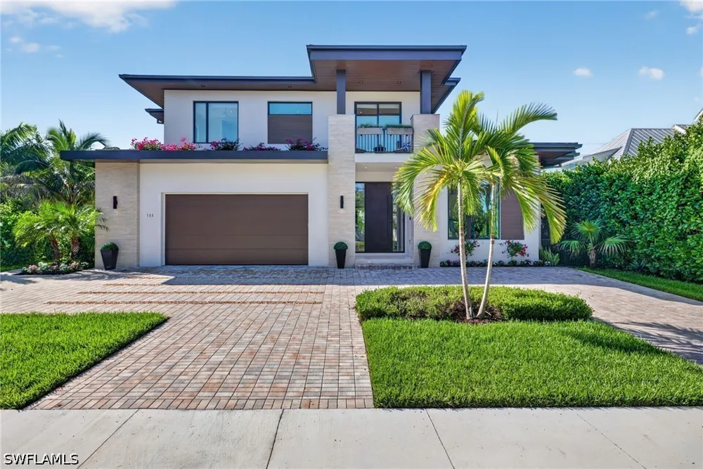 7TH AVENUE Naples, FL 34102