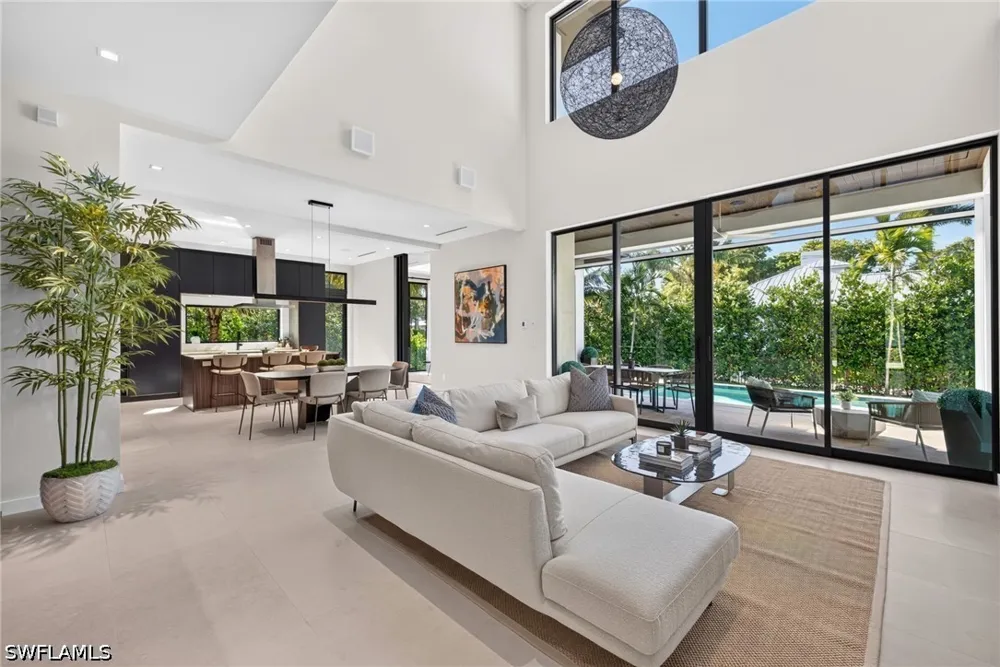 7TH AVENUE Naples, FL 34102