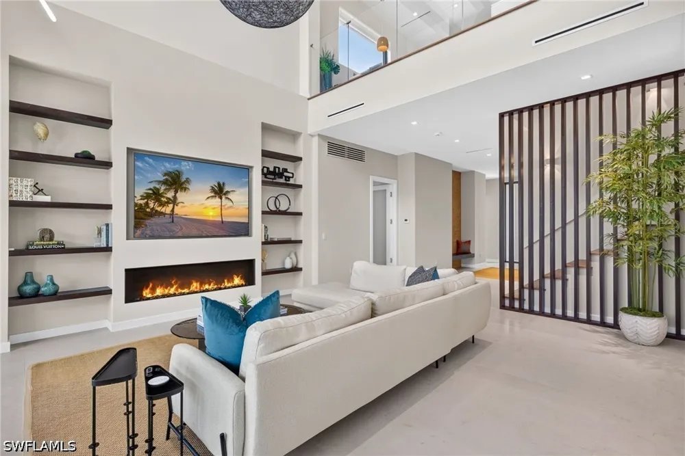 7TH AVENUE Naples, FL 34102