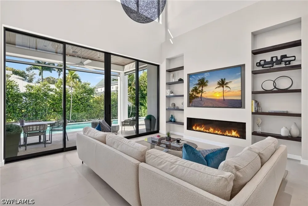 7TH AVENUE Naples, FL 34102