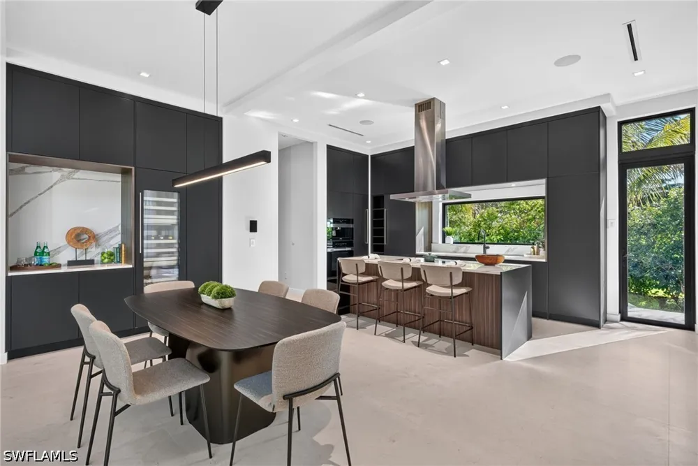 7TH AVENUE Naples, FL 34102