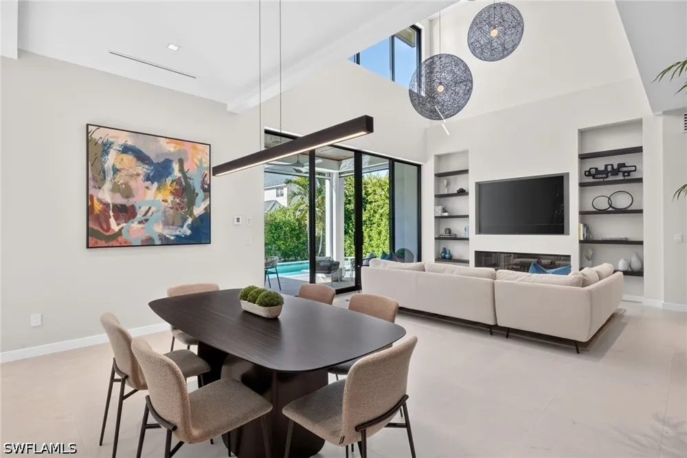 7TH AVENUE Naples, FL 34102