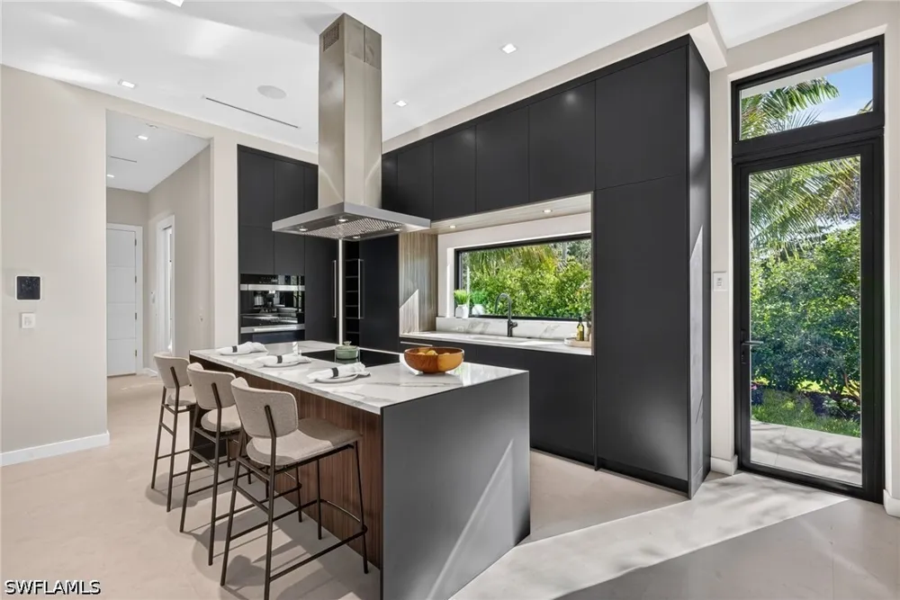 7TH AVENUE Naples, FL 34102