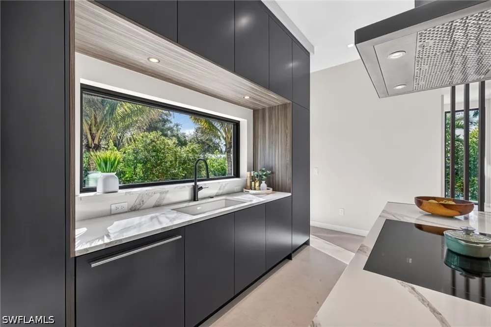 7TH AVENUE Naples, FL 34102