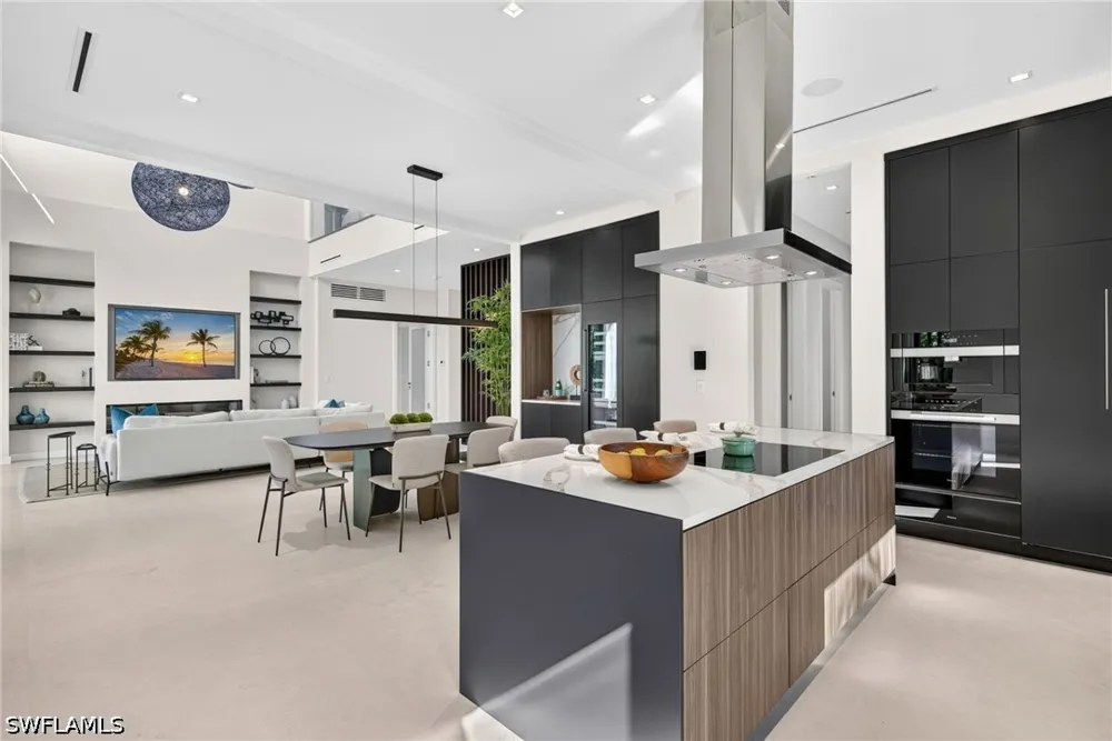 7TH AVENUE Naples, FL 34102