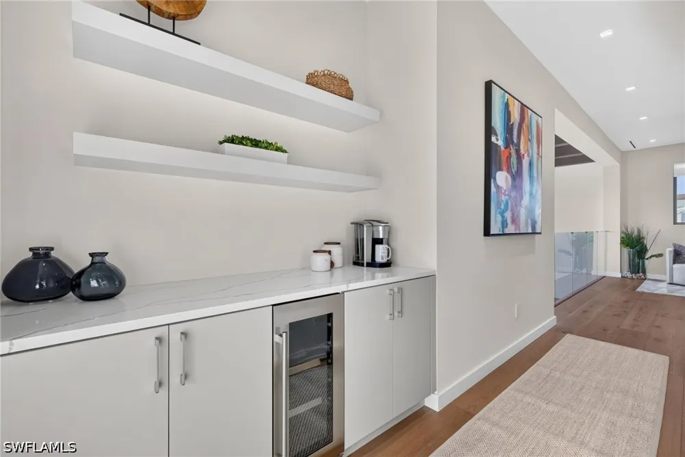 7TH AVENUE Naples, FL 34102