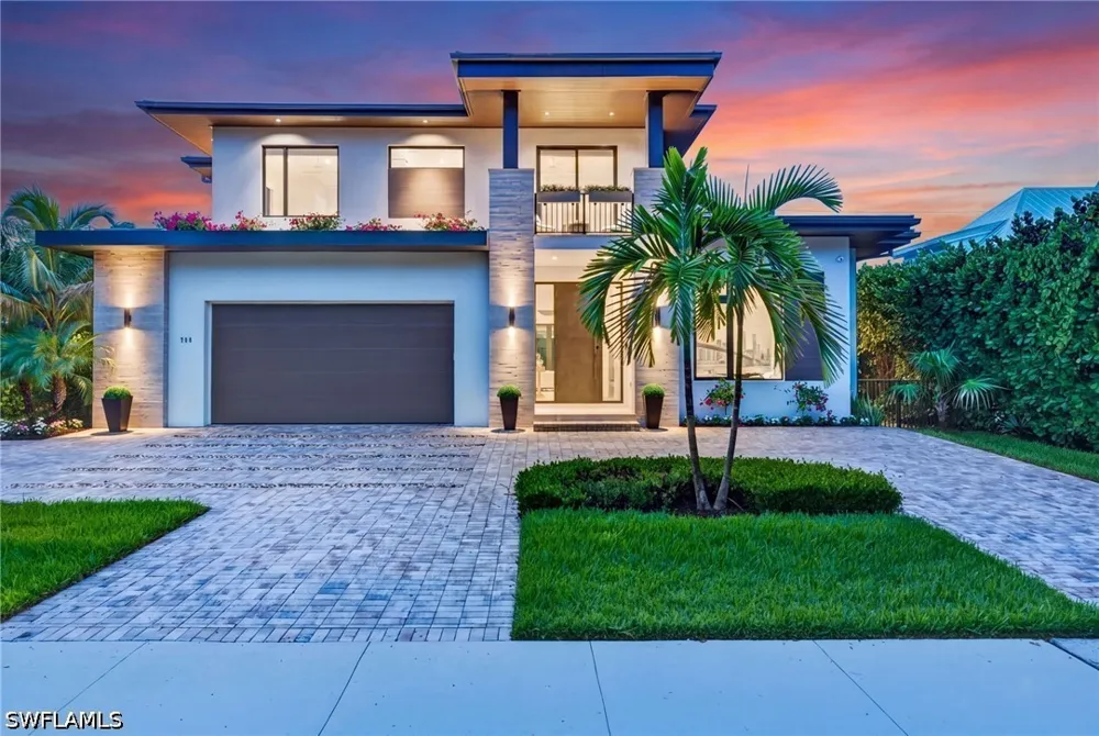 7TH AVENUE Naples, FL 34102