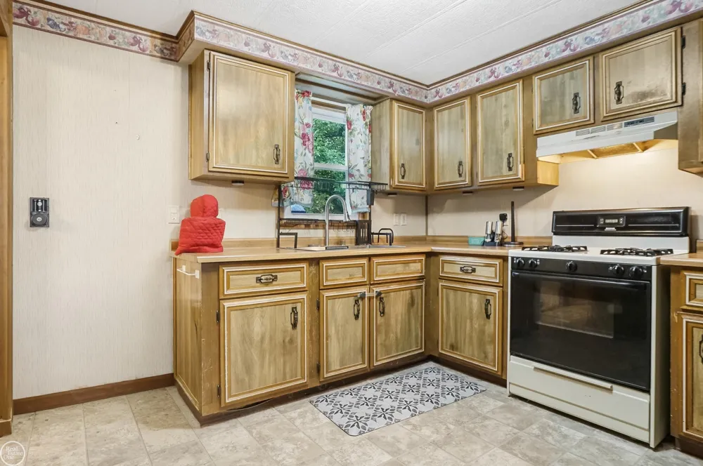 2547 Maple Street Deckerville Village, MI 48427
