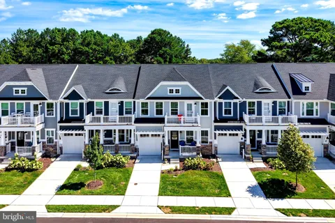 438 RIVER BIRCH DRIVE