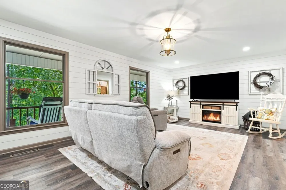 290 Sharptop Ridge RD Jasper, GA 30143
