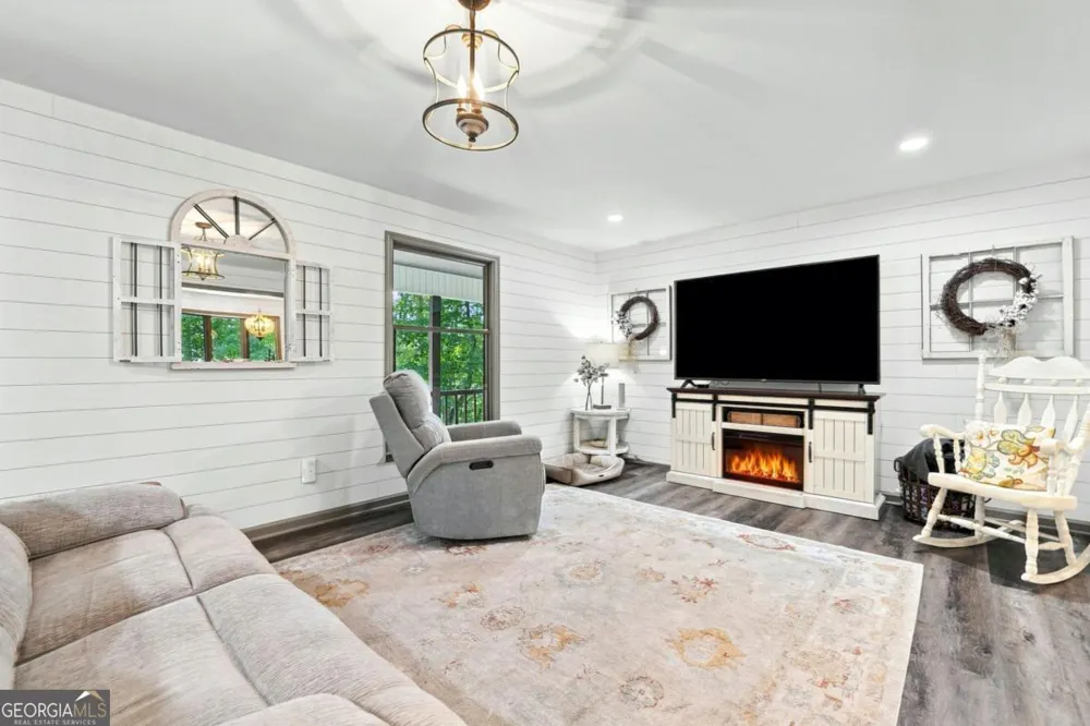290 Sharptop Ridge RD Jasper, GA 30143