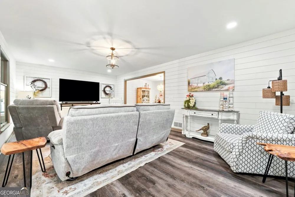 290 Sharptop Ridge RD Jasper, GA 30143