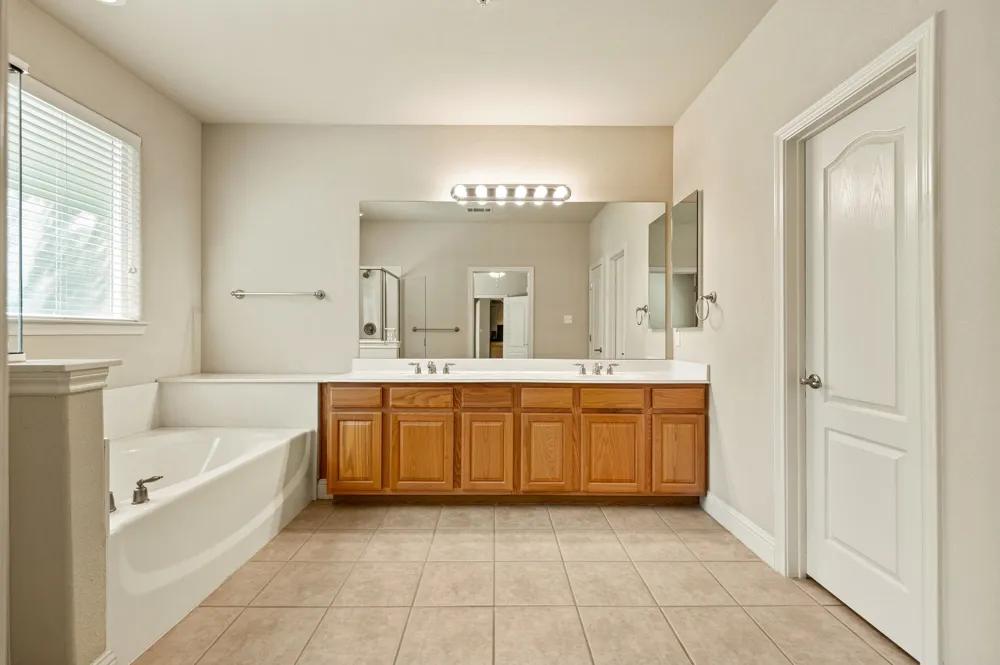 614 Rosemead Drive Euless, TX 76039
