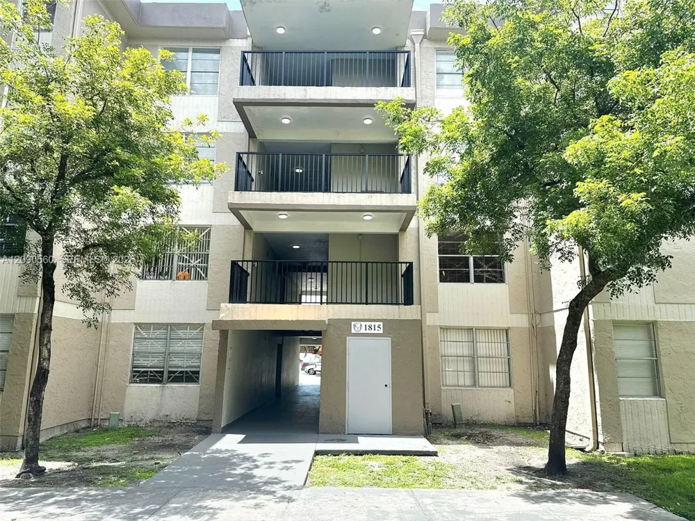 1815 W 56th St #104 Hialeah, FL 33012