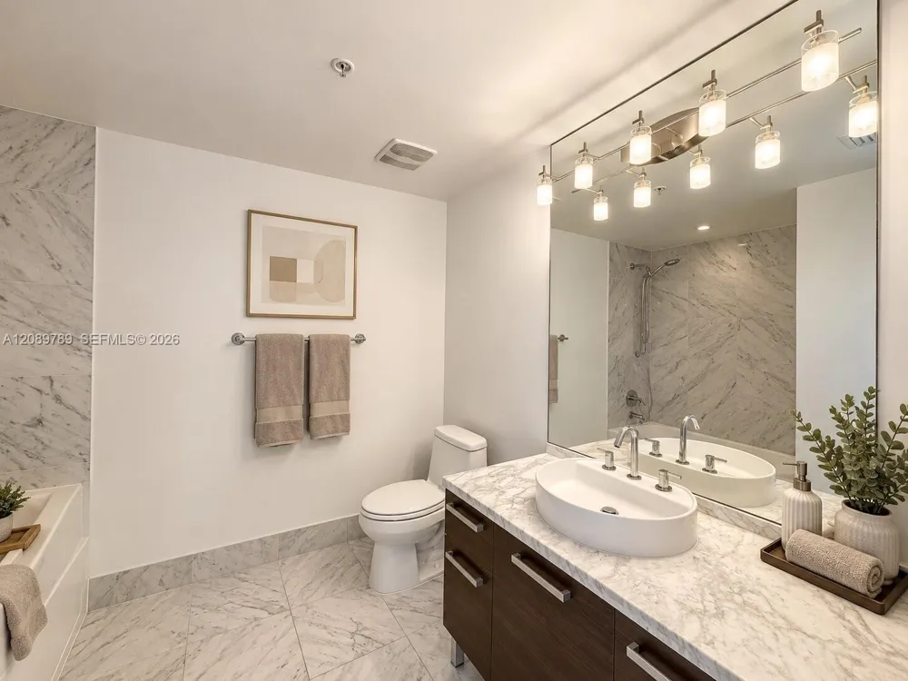 244 Biscayne Bd #3405 Miami, FL 33132