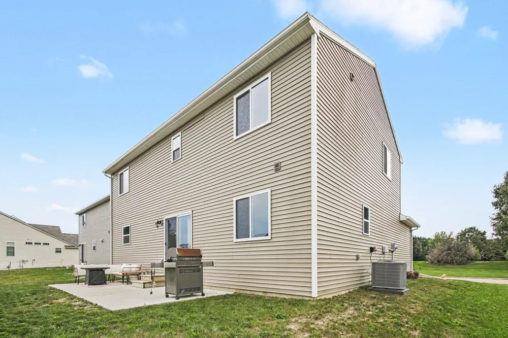 637 Reagan Lane Milan, MI 48160