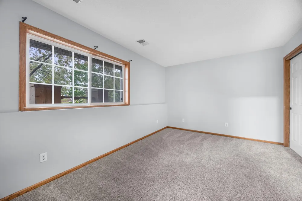 1686 Village Trail E #2 Maplewood, MN 55109