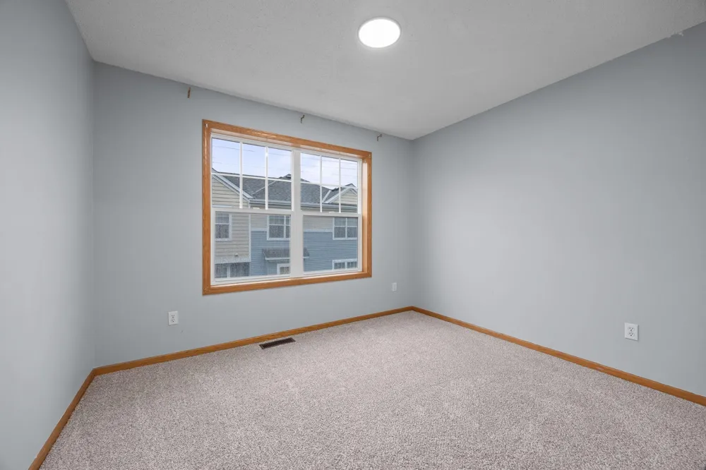 1686 Village Trail E #2 Maplewood, MN 55109