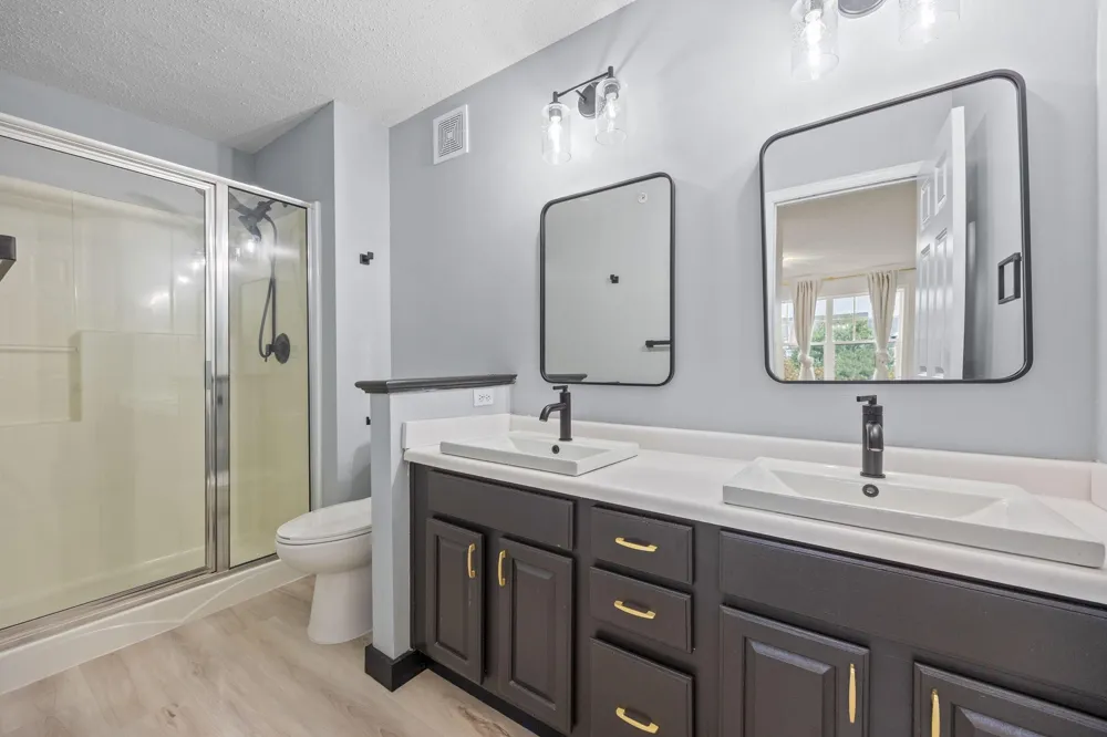 1686 Village Trail E #2 Maplewood, MN 55109