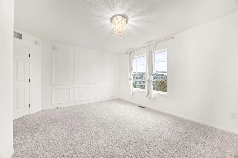 1686 Village Trail E #2 Maplewood, MN 55109