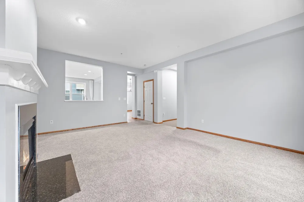 1686 Village Trail E #2 Maplewood, MN 55109