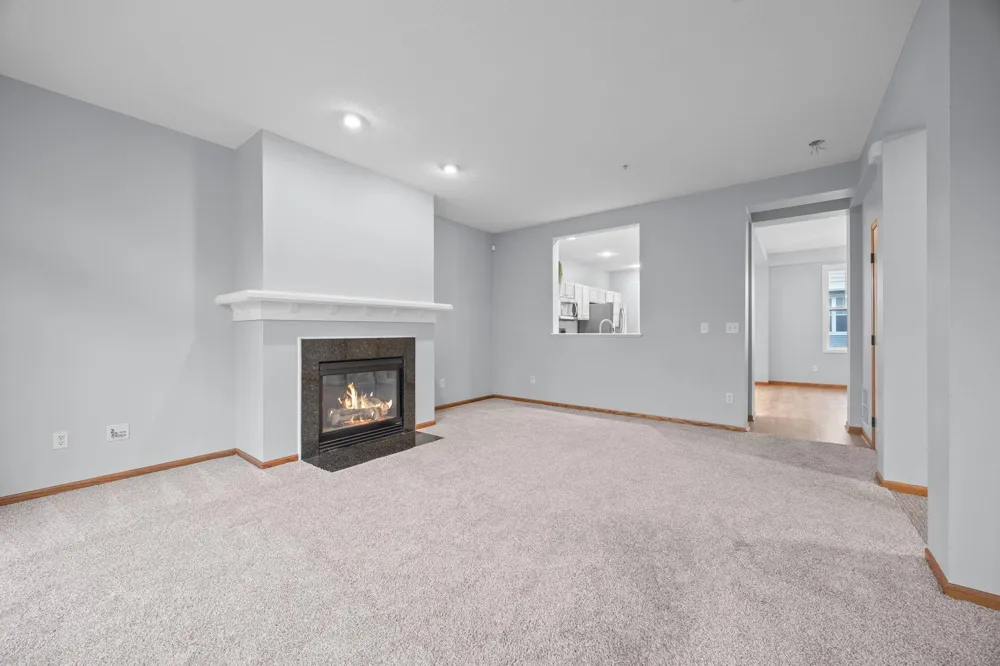 1686 Village Trail E #2 Maplewood, MN 55109