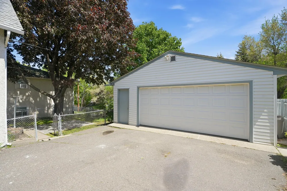 1070 Dale Street Saint Paul, MN 55117