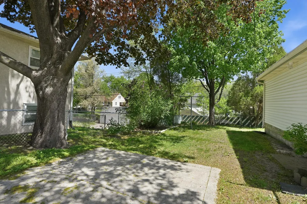 1070 Dale Street Saint Paul, MN 55117