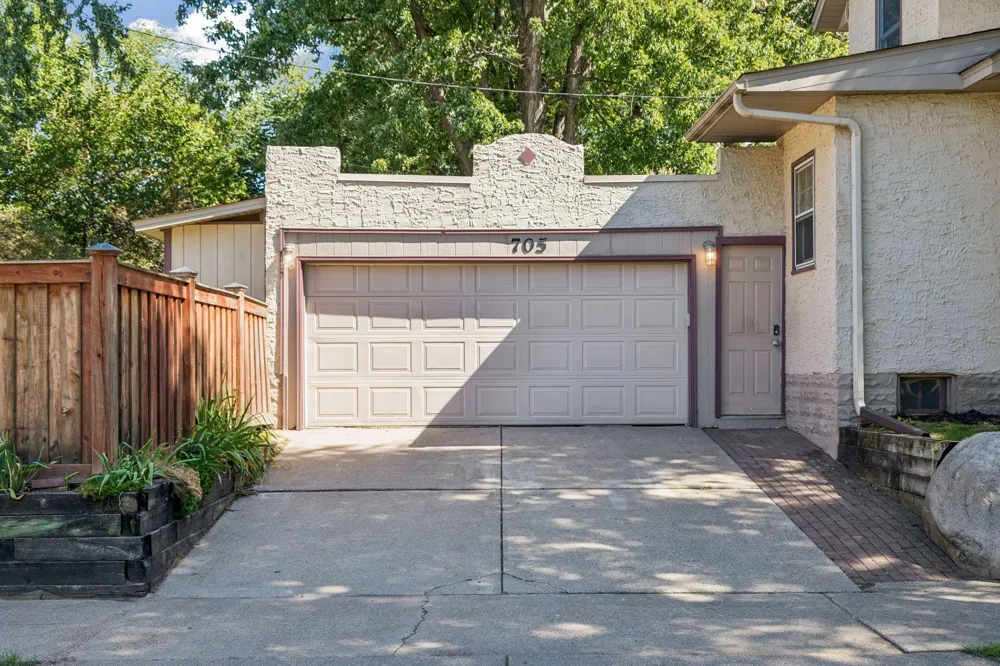705 Wheelock Parkway W Saint Paul, MN 55117